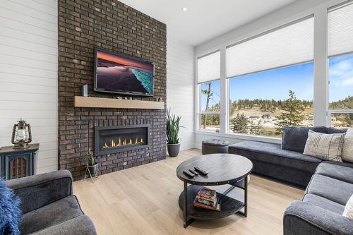 1888 Northern Flicker Court, Kelowna, BC - Indoor Photo Showing Living Room With Fireplace