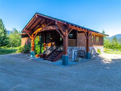 600 Highway 23 North, Revelstoke, BC - Outdoor