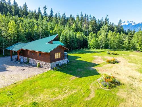 600 Highway 23 North, Revelstoke, BC - Outdoor