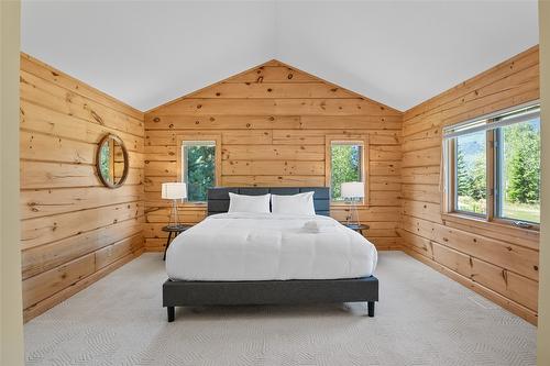 600 Highway 23 North, Revelstoke, BC - Indoor Photo Showing Bedroom