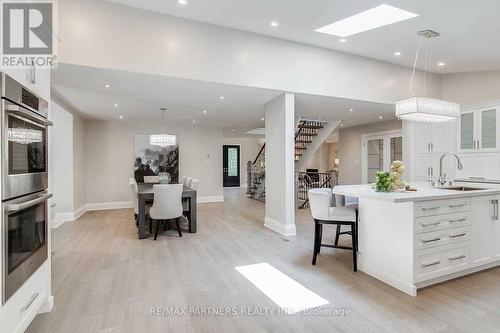 6 Fernwood Court, Richmond Hill (Bayview Hill), ON - Indoor Photo Showing Kitchen With Upgraded Kitchen