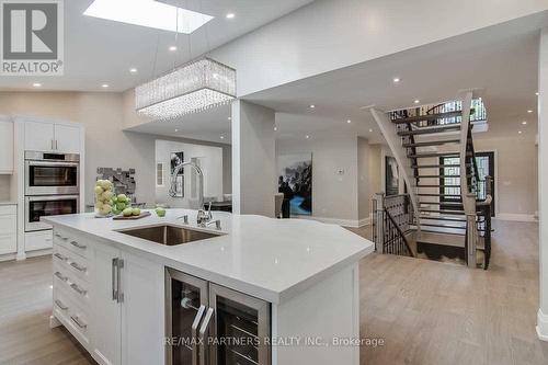 6 Fernwood Court, Richmond Hill (Bayview Hill), ON - Indoor Photo Showing Kitchen With Upgraded Kitchen