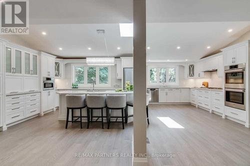 6 Fernwood Court, Richmond Hill (Bayview Hill), ON - Indoor Photo Showing Kitchen With Upgraded Kitchen