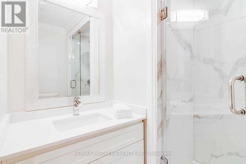 6 Fernwood Court, Richmond Hill (Bayview Hill), ON - Indoor Photo Showing Bathroom