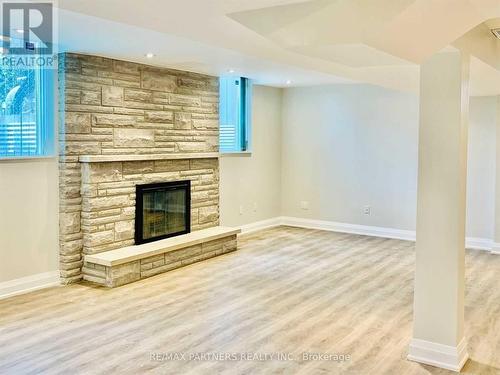 6 Fernwood Court, Richmond Hill (Bayview Hill), ON - Indoor Photo Showing Living Room With Fireplace