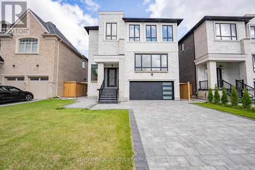 25 Madison Avenue, Richmond Hill (Oak Ridges), ON - Outdoor With Facade