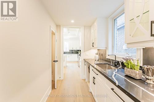 25 Madison Avenue, Richmond Hill (Oak Ridges), ON - Indoor Photo Showing Kitchen With Double Sink