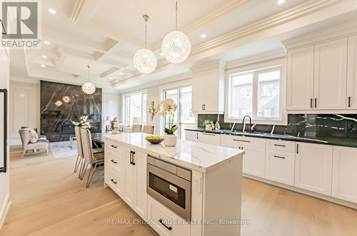 25 Madison Avenue, Richmond Hill, ON - Indoor Photo Showing Kitchen With Upgraded Kitchen