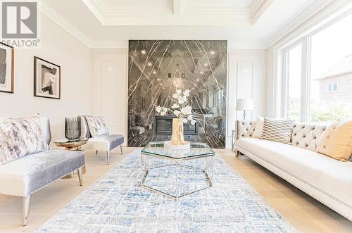 25 Madison Avenue, Richmond Hill (Oak Ridges), ON - Indoor Photo Showing Living Room