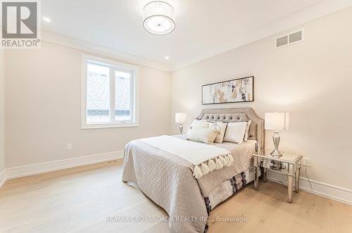 25 Madison Avenue, Richmond Hill (Oak Ridges), ON - Indoor Photo Showing Bedroom