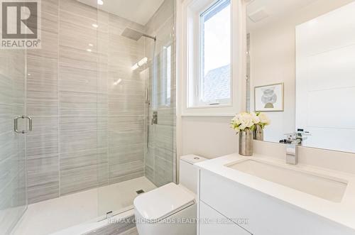 25 Madison Avenue, Richmond Hill, ON - Indoor Photo Showing Bathroom