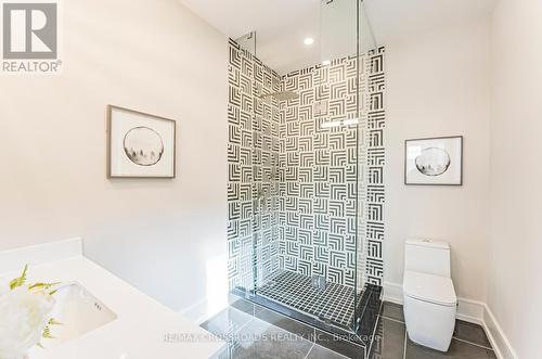 25 Madison Avenue, Richmond Hill, ON - Indoor Photo Showing Bathroom