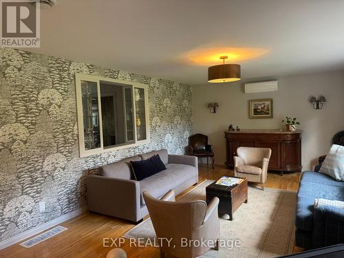 2494 Salem Road, Prince Edward County (Hillier), ON - Indoor Photo Showing Living Room