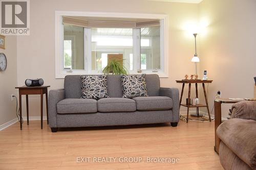 9 Empire Boulevard, Prince Edward County (Wellington), ON - Indoor Photo Showing Living Room