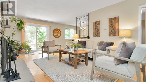 24 Longbow Place, London, ON - Indoor Photo Showing Living Room