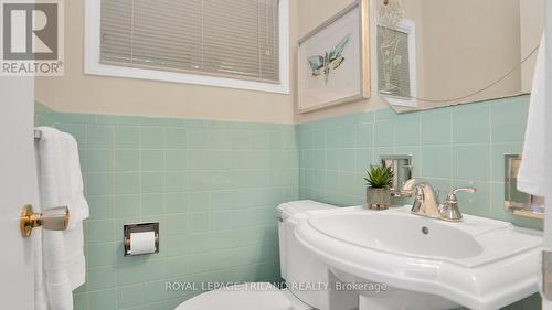 24 Longbow Place, London, ON - Indoor Photo Showing Bathroom