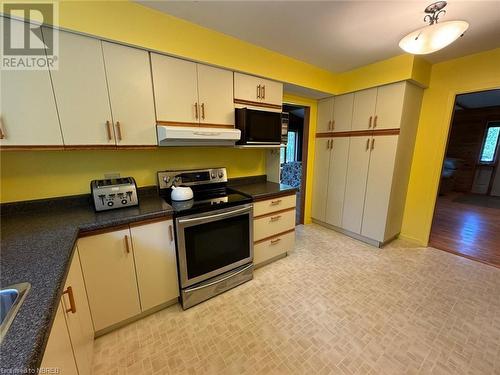 410A Niagara Road, Nipissing, ON - Indoor Photo Showing Kitchen