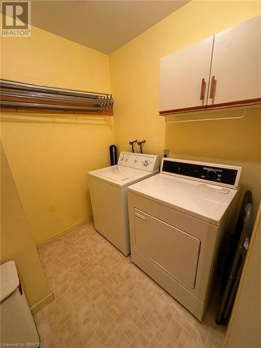 410A Niagara Road, Nipissing, ON - Indoor Photo Showing Laundry Room