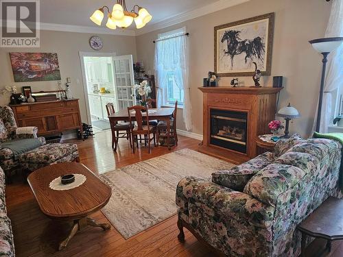 601 Valhalla Road, Nelson, BC - Indoor Photo Showing Living Room With Fireplace