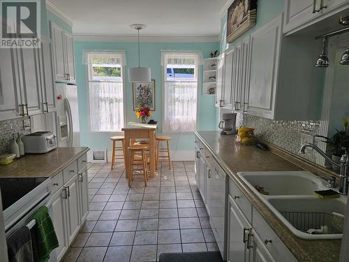 601 Valhalla Road, Nelson, BC - Indoor Photo Showing Kitchen With Double Sink