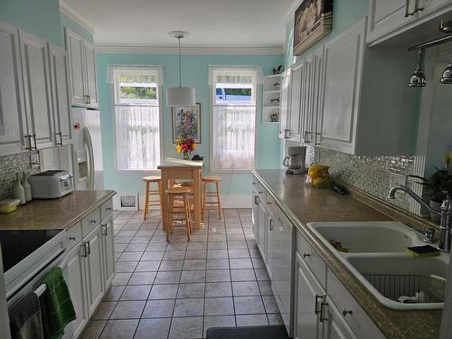 601 Valhalla Road, Nelson, BC - Indoor Photo Showing Kitchen With Double Sink