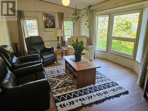 601 Valhalla Road, Nelson, BC - Indoor Photo Showing Living Room