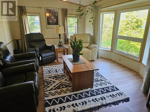 601 Valhalla Road, Nelson, BC - Indoor Photo Showing Living Room