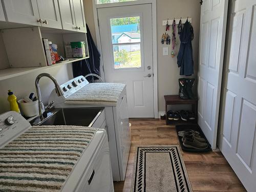 601 Valhalla Road, Nelson, BC - Indoor Photo Showing Laundry Room