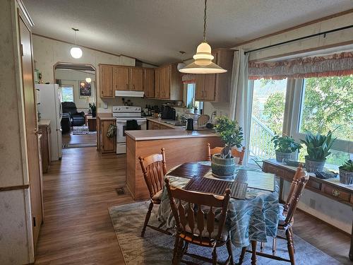 601 Valhalla Road, Nelson, BC - Indoor Photo Showing Dining Room