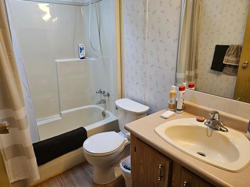 601 Valhalla Road, Nelson, BC - Indoor Photo Showing Bathroom