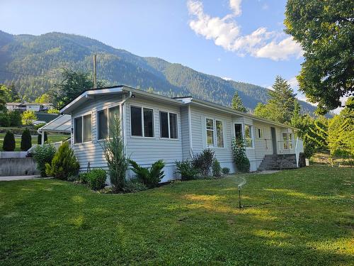 601 Valhalla Road, Nelson, BC - Outdoor With Facade