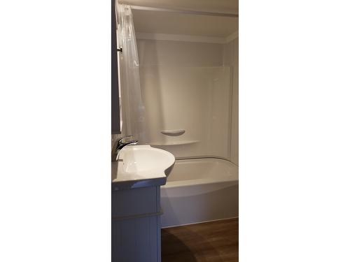 601 Valhalla Road, Nelson, BC - Indoor Photo Showing Bathroom