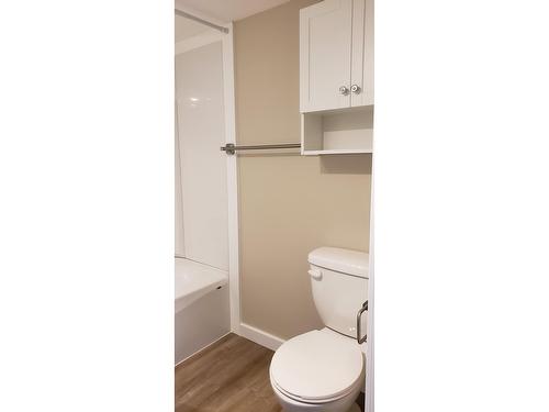 601 Valhalla Road, Nelson, BC - Indoor Photo Showing Bathroom