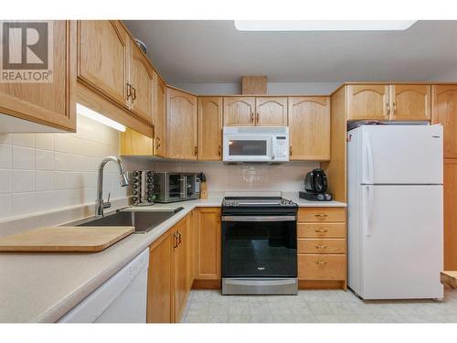 2255 Atkinson Street Unit# 106, Penticton, BC - Indoor Photo Showing Kitchen