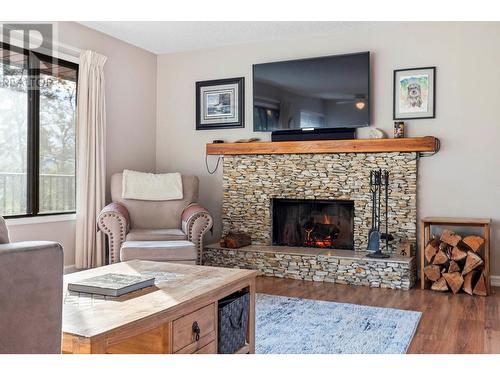 15638 Greenhow Road, Lake Country, BC - Indoor Photo Showing Living Room With Fireplace