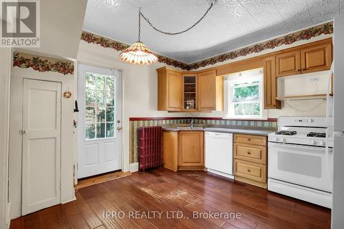 54 Canal Street, St. Catharines, ON - Indoor Photo Showing Kitchen