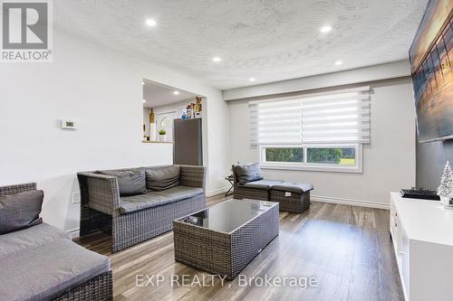 191 Margaret Avenue, Hamilton (Stoney Creek), ON - Indoor Photo Showing Living Room