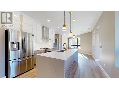 529 Truswell Road Unit# 101, Kelowna, BC - Indoor Photo Showing Kitchen With Stainless Steel Kitchen With Upgraded Kitchen