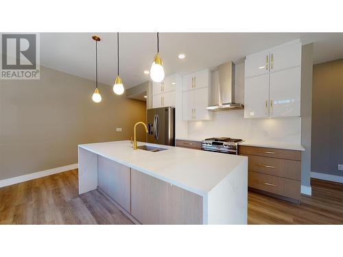 529 Truswell Road Unit# 101, Kelowna, BC - Indoor Photo Showing Kitchen With Double Sink With Upgraded Kitchen