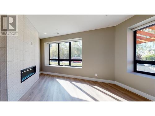 529 Truswell Road Unit# 101, Kelowna, BC - Indoor With Fireplace