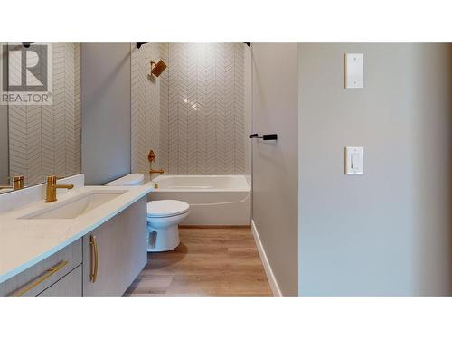 529 Truswell Road Unit# 101, Kelowna, BC - Indoor Photo Showing Bathroom