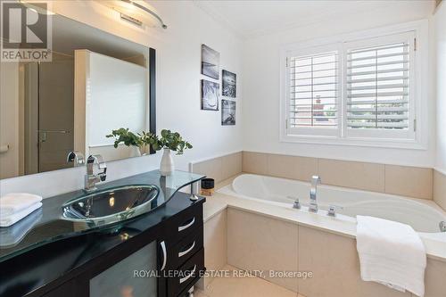 30 Doddington Drive, Toronto (Stonegate-Queensway), ON - Indoor Photo Showing Bathroom