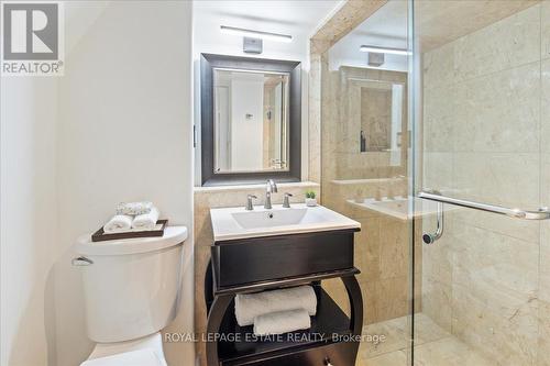 30 Doddington Drive, Toronto (Stonegate-Queensway), ON - Indoor Photo Showing Bathroom