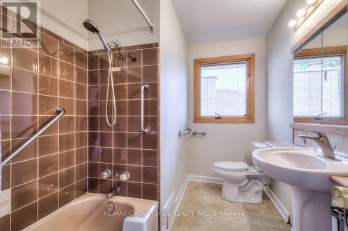 222 Northwood Drive, Toronto (Newtonbrook East), ON - Indoor Photo Showing Bathroom