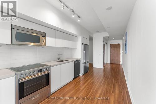 702 - 85 Queens Wharf Road, Toronto (Waterfront Communities), ON - Indoor Photo Showing Kitchen With Upgraded Kitchen