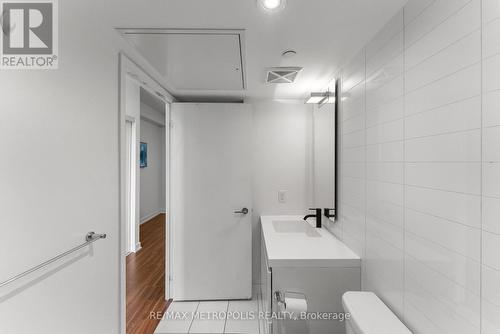 702 - 85 Queens Wharf Road, Toronto (Waterfront Communities), ON - Indoor Photo Showing Bathroom