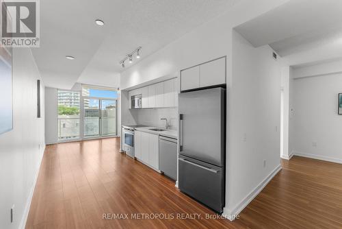 702 - 85 Queens Wharf Road, Toronto (Waterfront Communities), ON - Indoor Photo Showing Kitchen