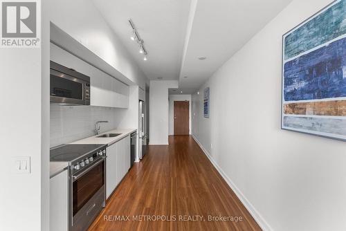 702 - 85 Queens Wharf Road, Toronto (Waterfront Communities), ON - Indoor Photo Showing Kitchen