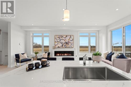 77 Schmeltzer Crescent, Richmond Hill, ON - Indoor With Fireplace