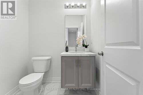 77 Schmeltzer Crescent, Richmond Hill, ON - Indoor Photo Showing Bathroom